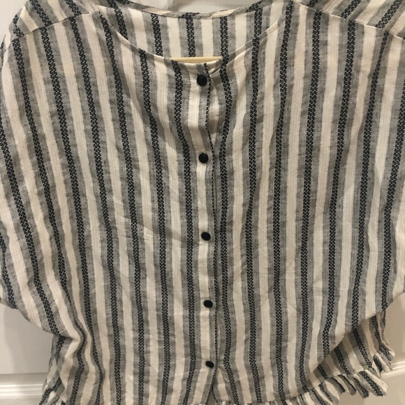 BP Flutter Sleeve Top - Picture 2 of 3